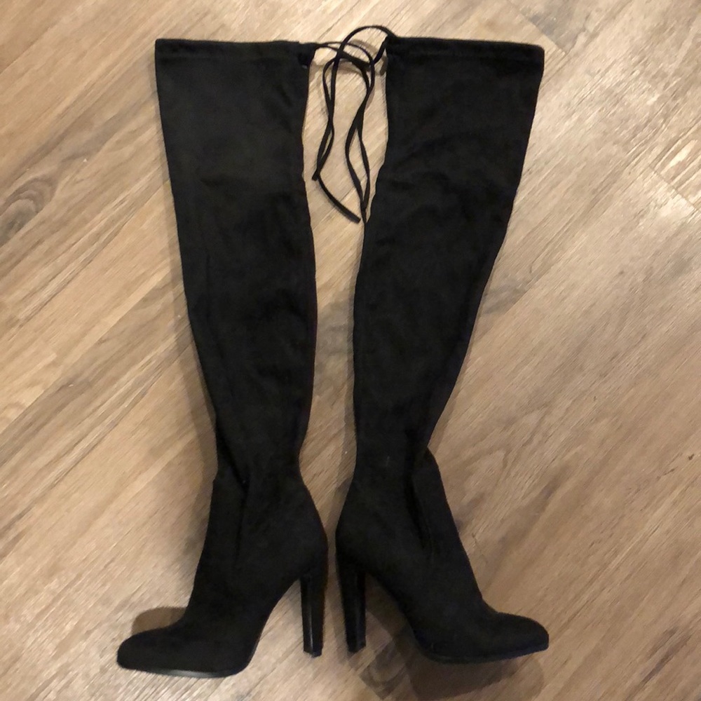 Black Knee High Heeled Boot